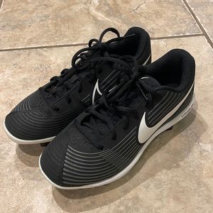 Nike softball cleats -Sz 6. Brand new. Never worn